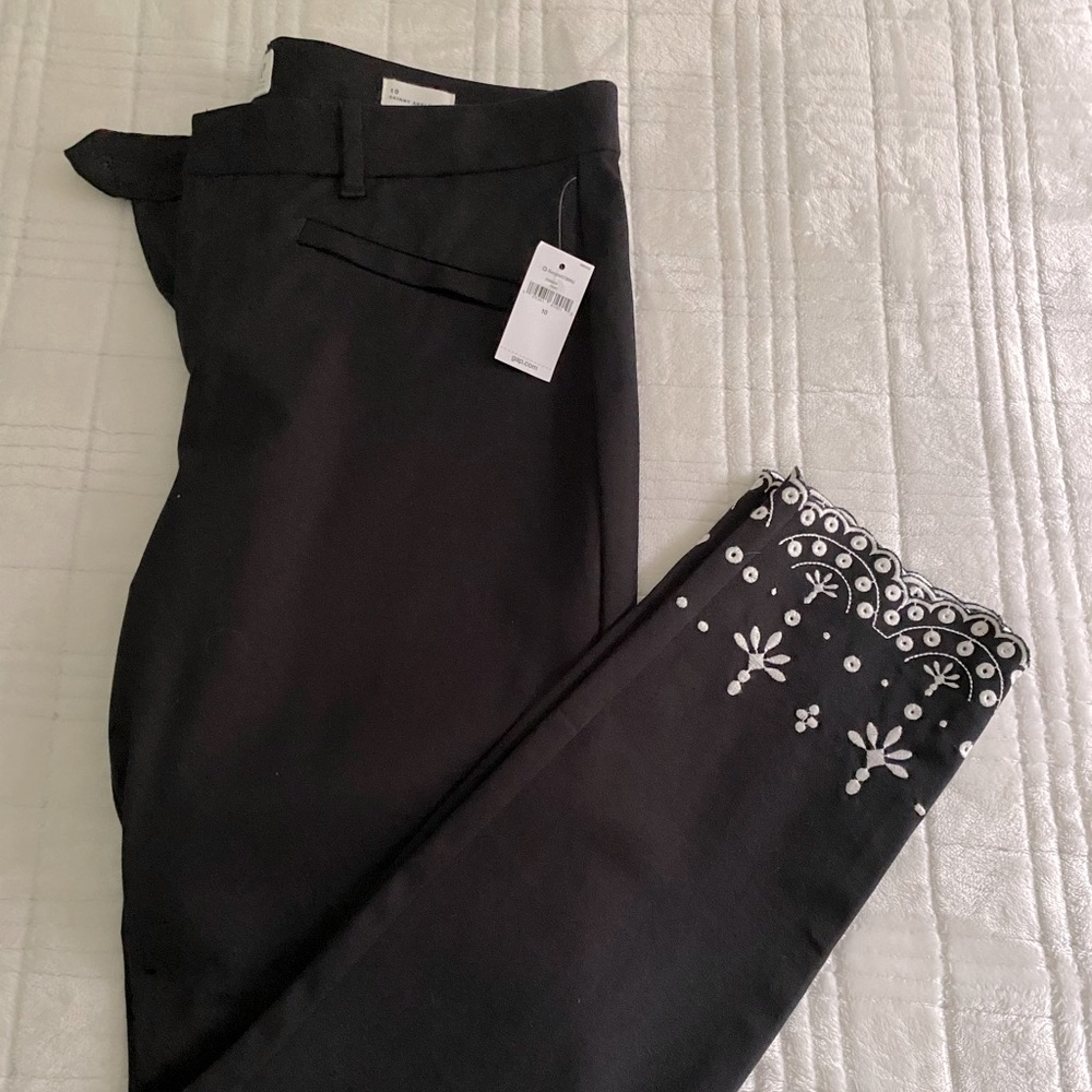 NWT Gap Skinny Ankle Pants w/ White Eyelet Design
